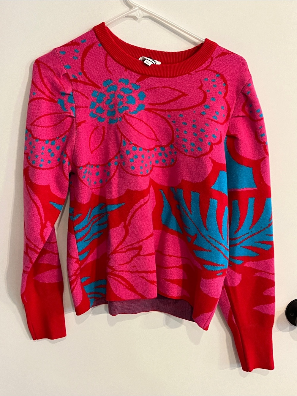 NWT Women’s size large Sugarlips Zinnia Floral Gathered Shoulder Sweater